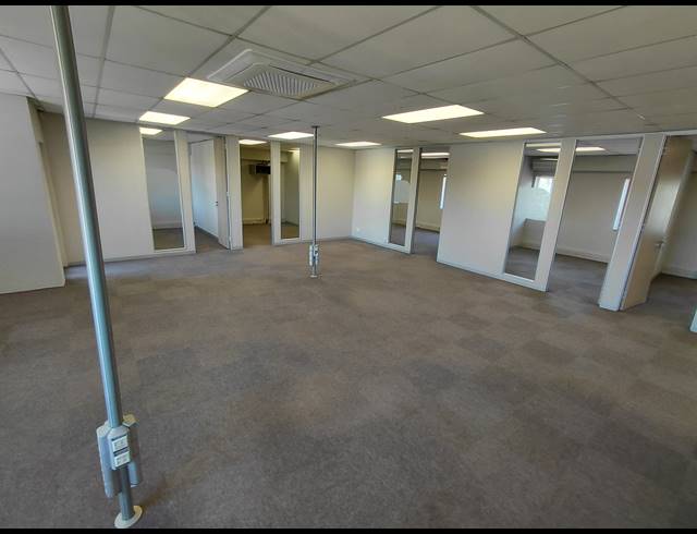 224M² OFFICE TO LET IN FOURWAYS